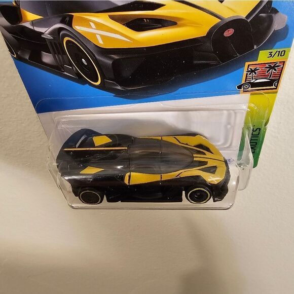 HotWheels Yellow Bugatti Bolide HW Exotics - Picture 6 of 7